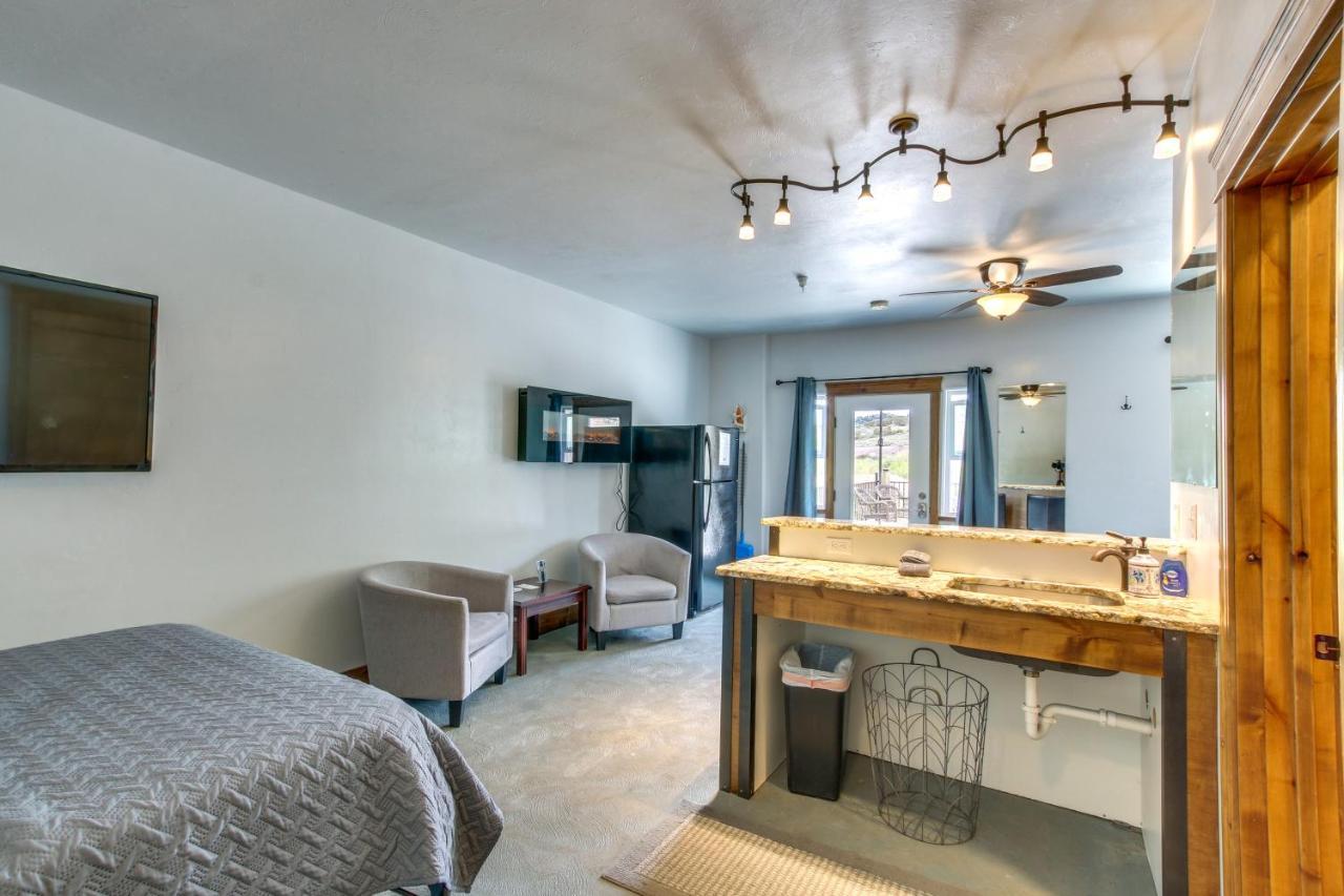 Central Lava Hot Springs Studio With Deck And Views! Exterior foto
